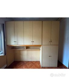 Armadiatura a ponte in legno chiaro