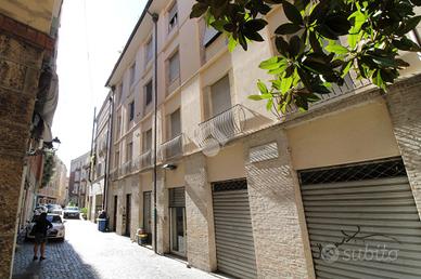 3 LOCALI A TERNI