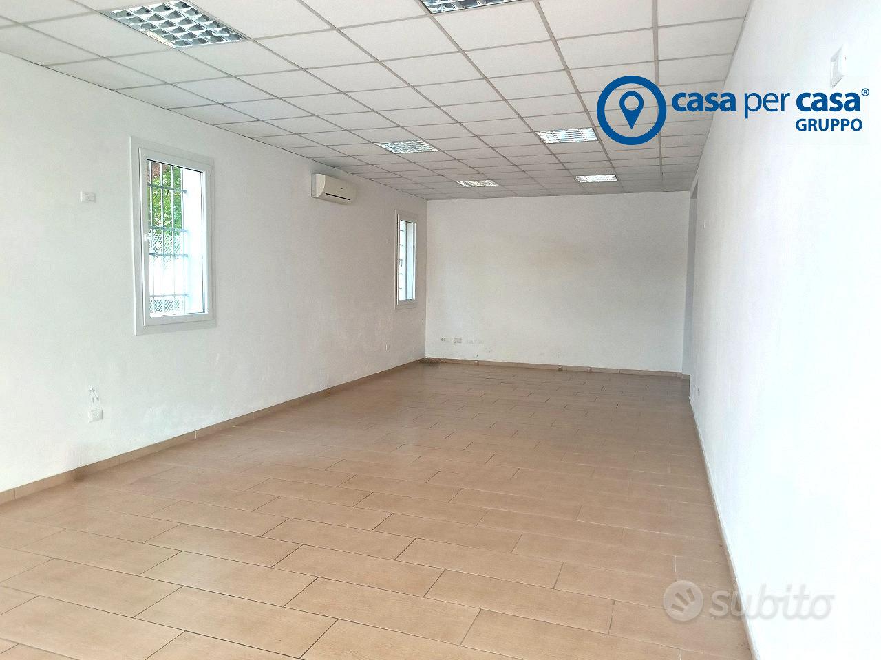 ATTIVITA' COMMERCIALE CON POSTO AUTO RISERVATO - Vista 2