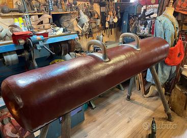 Cavallo da ginnastica vintage in pelle e legno