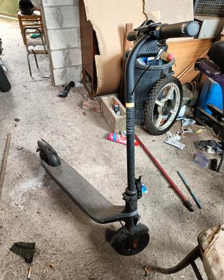 monopattino elettrico ninebot e2 