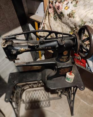 Macchina da cucire singer antica 