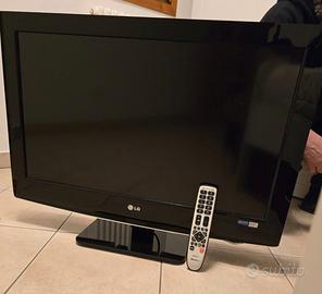 Televisore LG 32" con decoder e telecomando