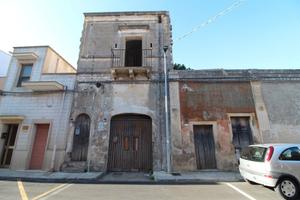 Vendita terreno edificabile con fabbricato