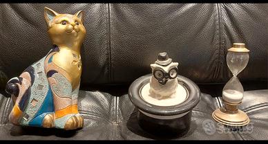 Soprammobili gatto, clessidra e porta-oggetti gufo