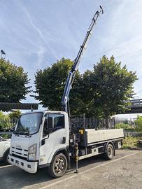 Isuzu 75 q.li cassone fisso e grù 4 sfili