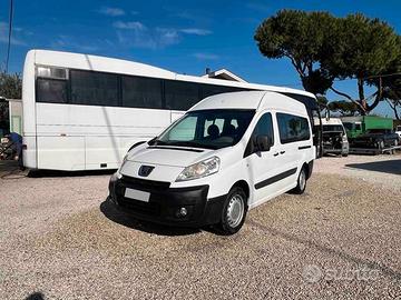 Minibus per disabili usato Peugeot Expert