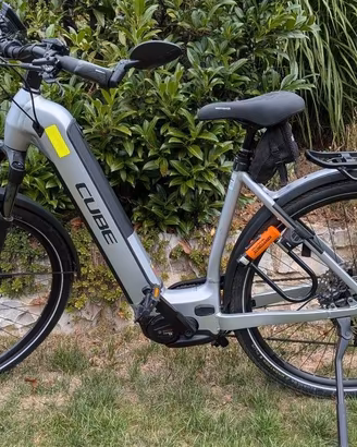 Cube Kathmandu Hybrid SLX 750 Wave