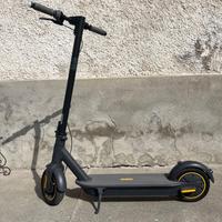 Monopattino Ninebot kickscooter max