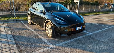 Tesla praticamente nuova