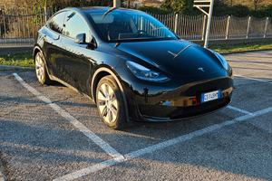Tesla praticamente nuova