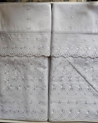 Completo di lenzuolo singolo con bordura in pizzo 