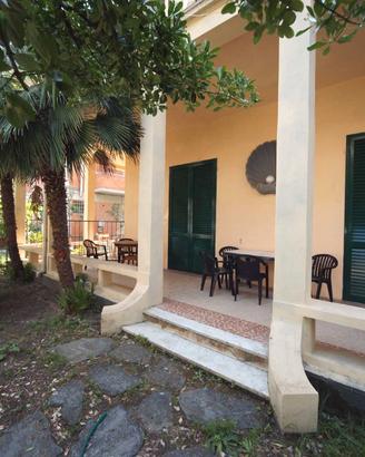 Appartamento con giardino70m dal mare