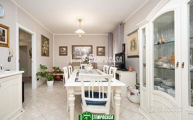 AMPIO APPARTAMENTO 3 LOCALI CON BOX E CANTINA!