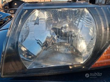 faro MITSUBISHI PAJERO V60