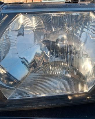 faro MITSUBISHI PAJERO V60