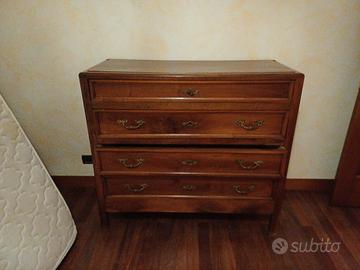 Cassettone stile liberty. 