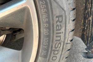 Pneumatici quasi nuovi per cambio auto