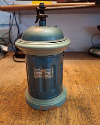 Antico macinino da caffè