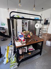 Bancone da lavoro con piccola penisola