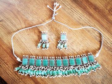 Parure orecchini e collana indiana