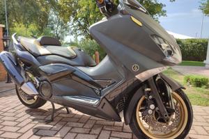 Yamaha T-Max 530 Black Max