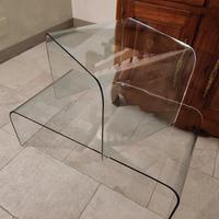 Due tavolini in vetro curvato di design