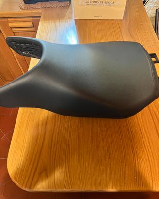 Sella BMW r1250r  standard  79 cm+cupolino puig