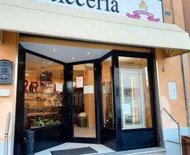 Cedesiattività di pasticceria in centro Colleferro