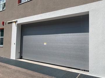 Portone garage grigio 400 x 212 