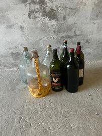 Damigiane e bottiglie in vetro