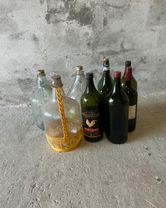 Damigiane e bottiglie in vetro
