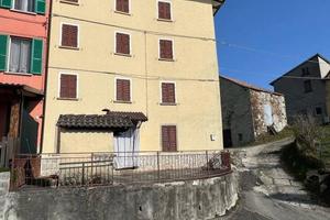 Casa indipendente di 150 m² con più di 5 locali a 