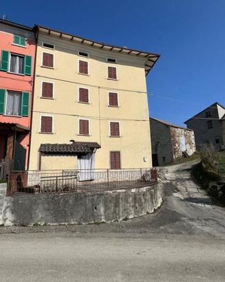 Casa indipendente di 150 m² con più di 5 locali a 