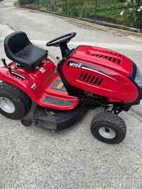 Trattorino rasaerba MTD