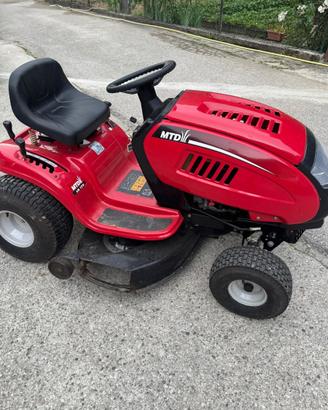 Trattorino rasaerba MTD