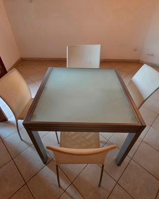 TAVOLO IN METTALLO E VETRO ALLUNGABILE  + 4 SEDIE