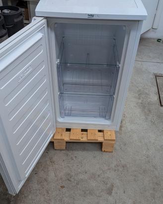 Congelatore verticale Beko