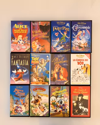12 videocassette VHS Disney di cartoni e 1 film
