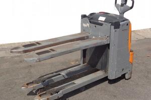 Stoccatore elettrico still doppia alzata