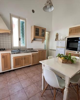 MARINA DI CARRARA_Casa indipendente con giardino