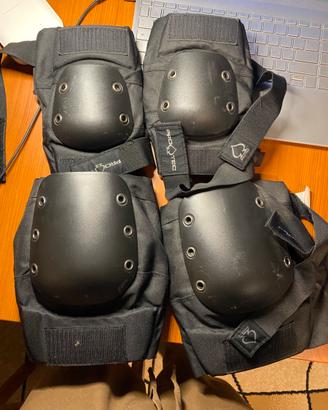Set ginocchiere gomitiere protezioni skate pattini