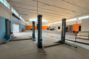 Ampio e luminoso capannone a Santarcangelo