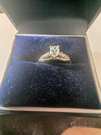 Anello Blue Nile in oro bianco 14K