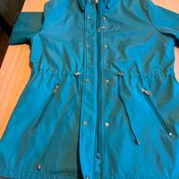 Giacca Impermeabile da donna senza cappuccio.