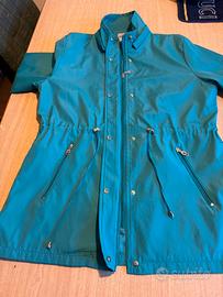 Giacca Impermeabile da donna senza cappuccio.