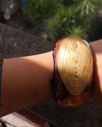 Bracciale in legno decorato a mano