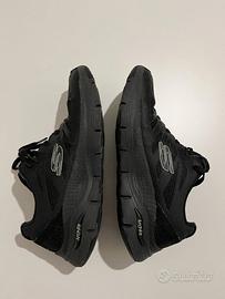Skechers Arch Fit - Nere - Taglia EU 42.5 (US9.5)