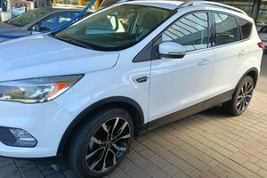 Ford Kuga sportiva benzina