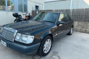 MERCEDES E200 - UN AFFAR CHE NON CAPITA SPESSO